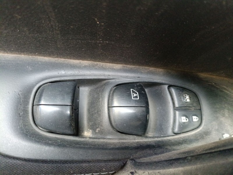 Recambio de mando elevalunas delantero izquierdo para nissan qashqai ii (j11, j11_) 1.5 dci referencia OEM IAM   