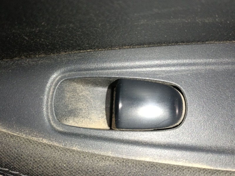 Recambio de mando elevalunas trasero derecho para nissan qashqai ii (j11, j11_) 1.5 dci referencia OEM IAM   