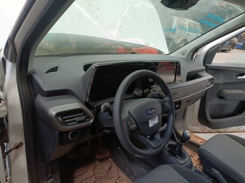 ford transit courier del año 2024