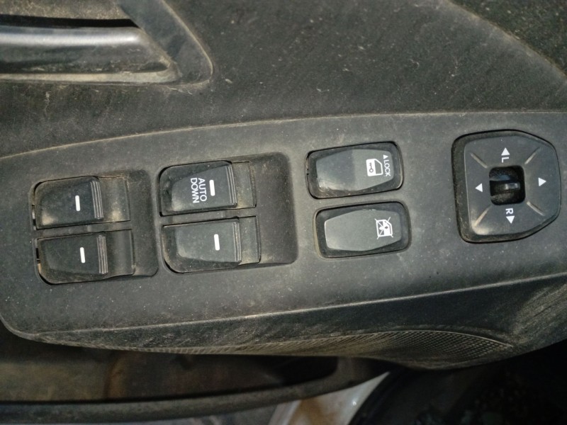 Recambio de mando elevalunas delantero izquierdo para hyundai ix35 (lm, el, elh) 1.6 referencia OEM IAM   