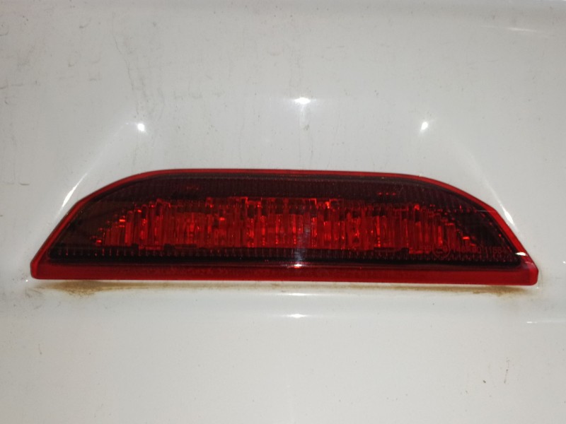 Recambio de luz central de freno para ford transit courier referencia OEM IAM   