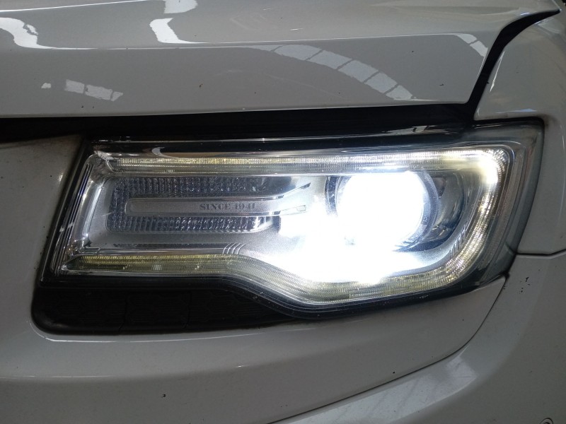 Recambio de faro izquierdo xenon para jeep grand cherokee iv (wk, wk2) 3.0 crd v6 4x4 referencia OEM IAM   