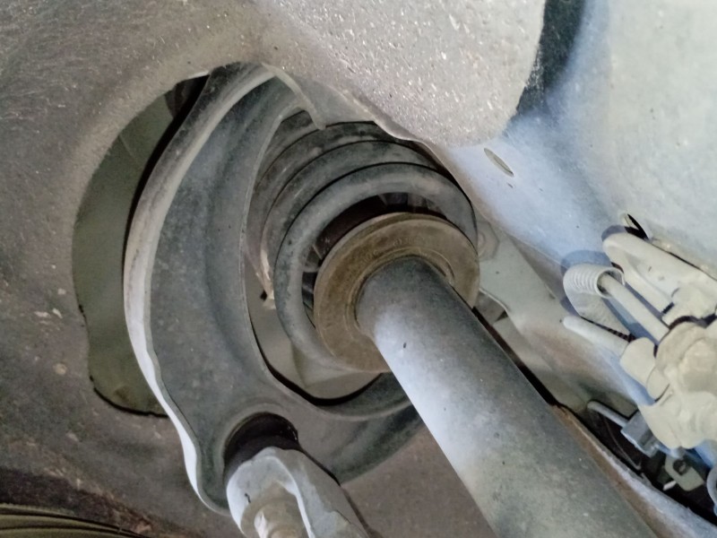 Recambio de amortiguador delantero izquierdo para jeep grand cherokee iv (wk, wk2) 3.0 crd v6 4x4 referencia OEM IAM   
