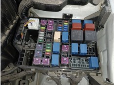 CAJA RELES / FUSIBLES 