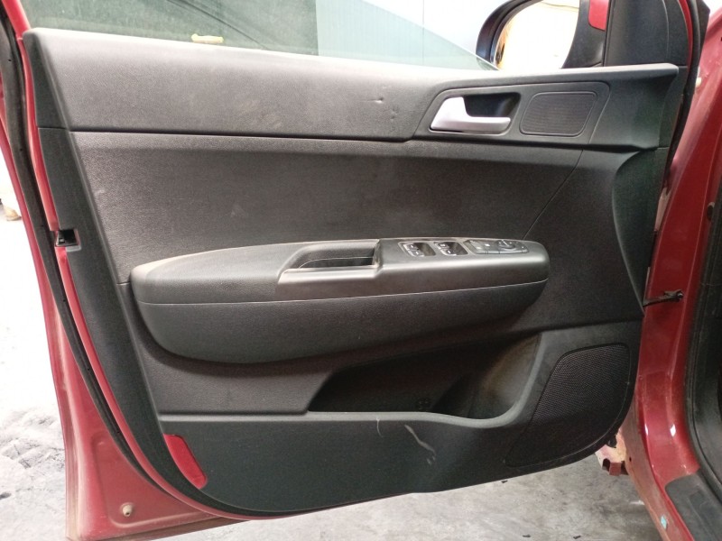 Recambio de guarnecido puerta delantera izquierda para kia sportage iv (ql, qle) 1.6 crdi referencia OEM IAM   
