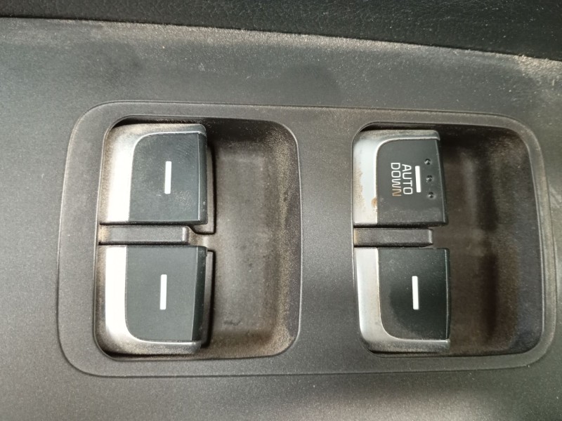 Recambio de mando elevalunas delantero izquierdo para kia sportage iv (ql, qle) 1.6 crdi referencia OEM IAM   