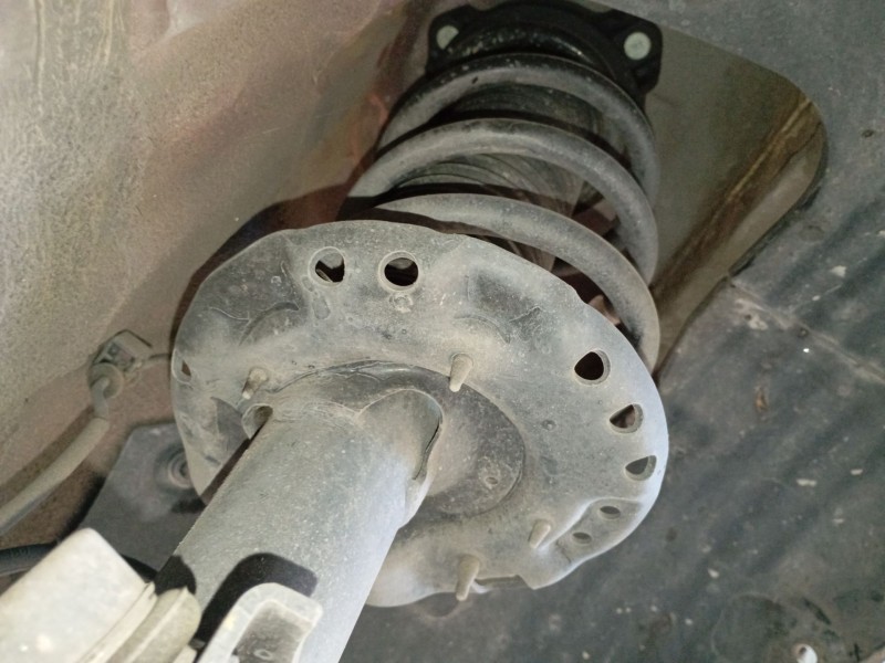 Recambio de amortiguador delantero izquierdo para kia sportage iv (ql, qle) 1.6 crdi referencia OEM IAM   