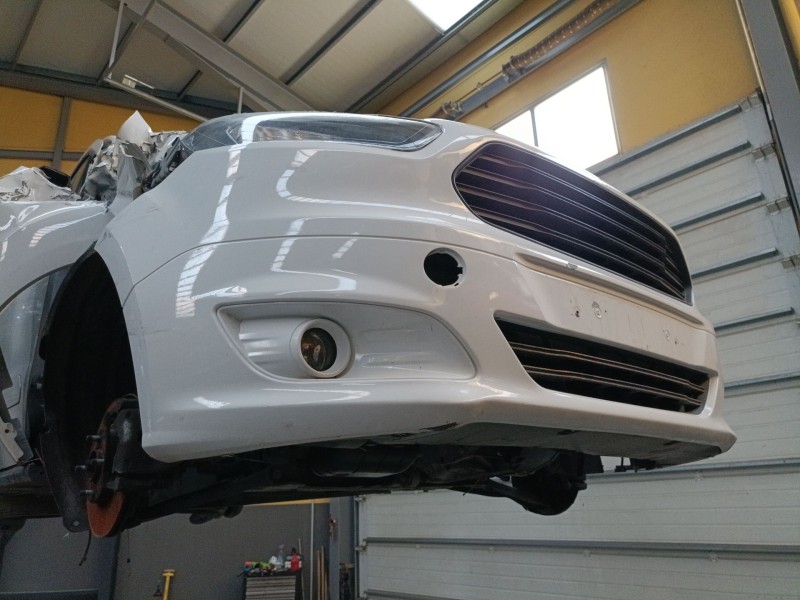 Recambio de paragolpes delantero para ford tourneo courier b460 monospace 1.5 tdci referencia OEM IAM   