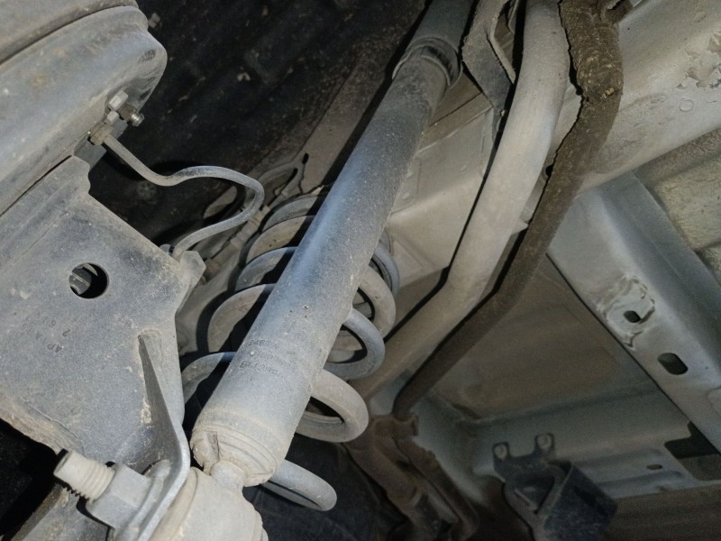 Recambio de amortiguador trasero izquierdo para ford tourneo courier b460 monospace 1.5 tdci referencia OEM IAM   