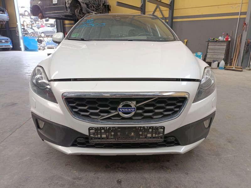 volvo v40 cross country (526) del año 2025