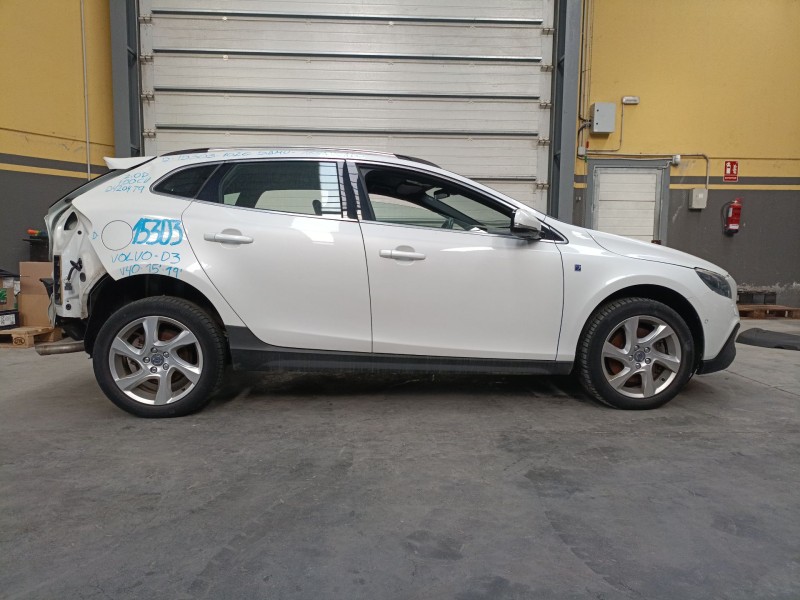 volvo v40 cross country (526) del año 2025