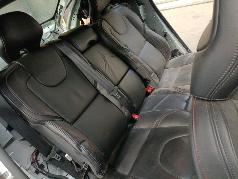 volvo v40 cross country (526) del año 2025