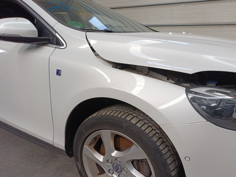 Recambio de aleta delantera derecha para volvo v40 cross country (526) d3 referencia OEM IAM   