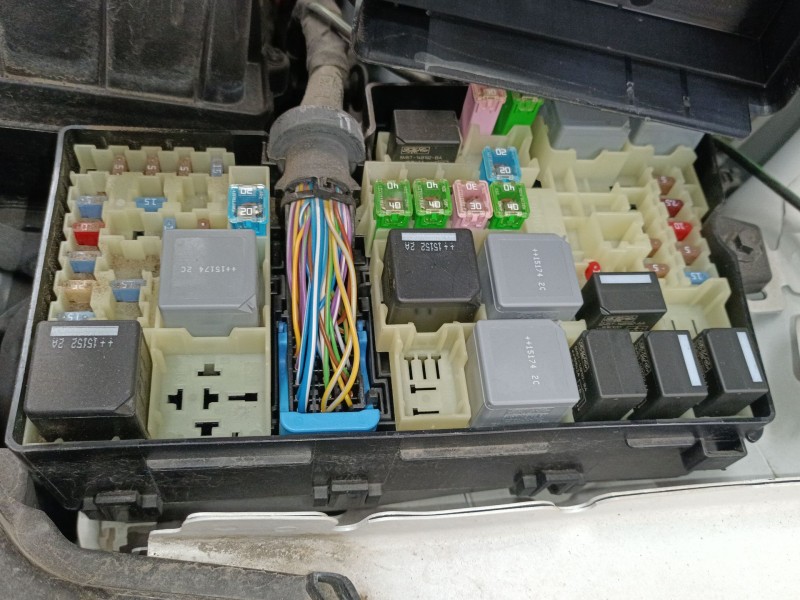 Recambio de caja reles / fusibles para volvo v40 cross country (526) d3 referencia OEM IAM   