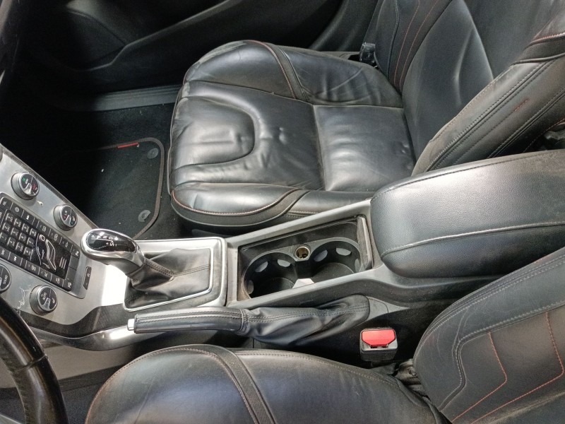 Recambio de consola central para volvo v40 cross country (526) d3 referencia OEM IAM   