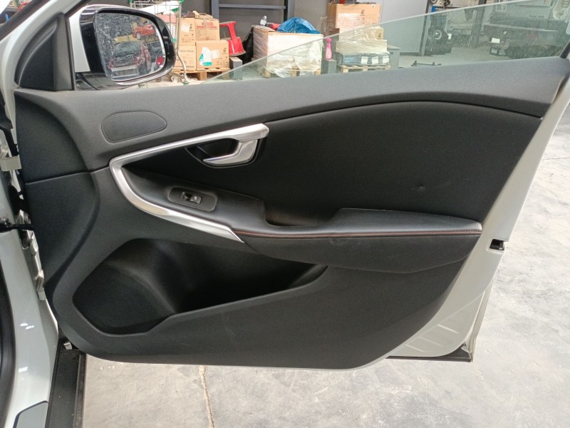 Recambio de guarnecido puerta delantera derecha para volvo v40 cross country (526) d3 referencia OEM IAM   