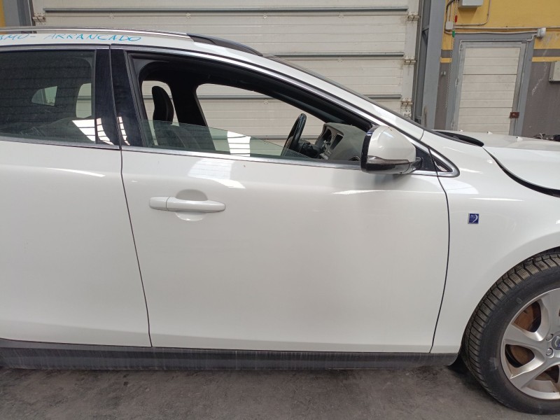 Recambio de puerta delantera derecha para volvo v40 cross country (526) d3 referencia OEM IAM   