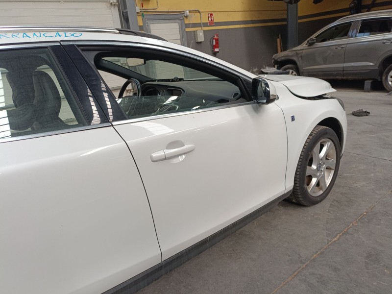 Recambio de puerta delantera derecha para volvo v40 cross country (526) d3 referencia OEM IAM   