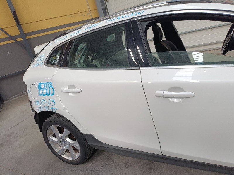 Recambio de puerta trasera derecha para volvo v40 cross country (526) d3 referencia OEM IAM   