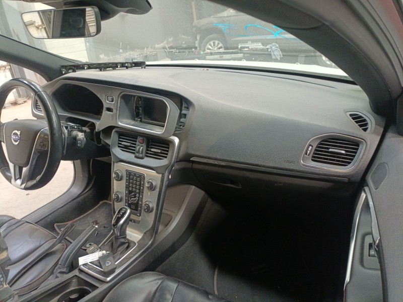 Recambio de salpicadero para volvo v40 cross country (526) d3 referencia OEM IAM   