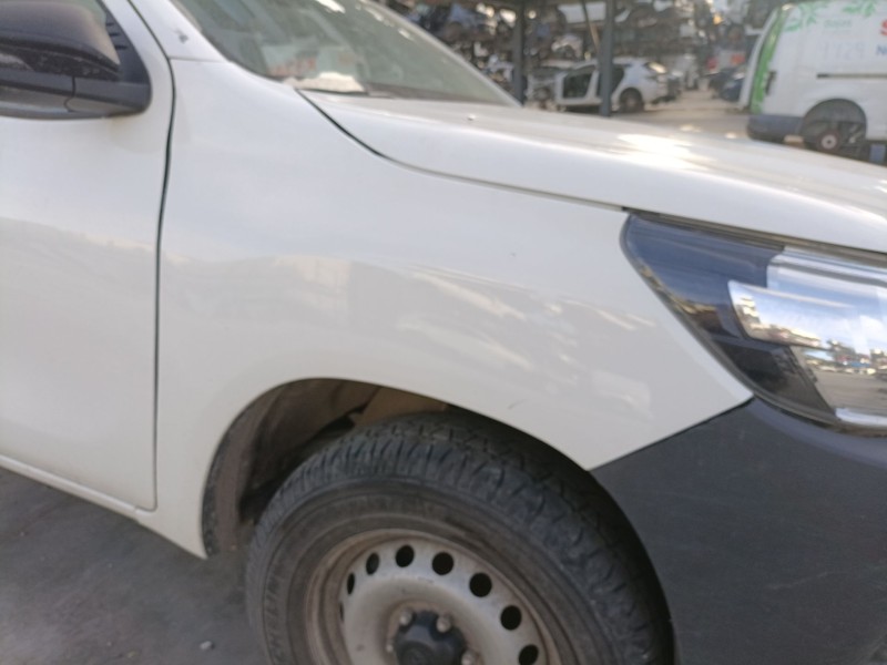 Recambio de aleta delantera derecha para toyota hilux viii pick-up (_n1_) 2.4 d 4wd (gun125_) referencia OEM IAM   