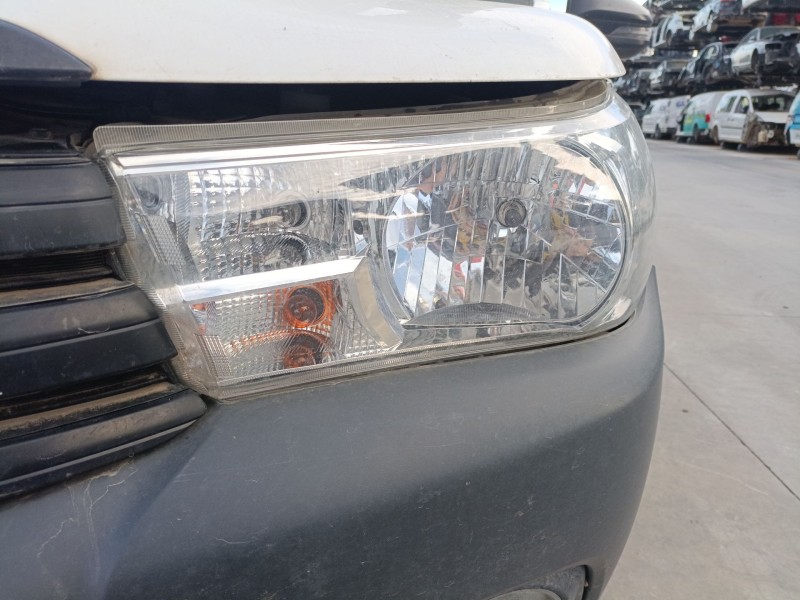 Recambio de faro izquierdo para toyota hilux viii pick-up (_n1_) 2.4 d 4wd (gun125_) referencia OEM IAM   