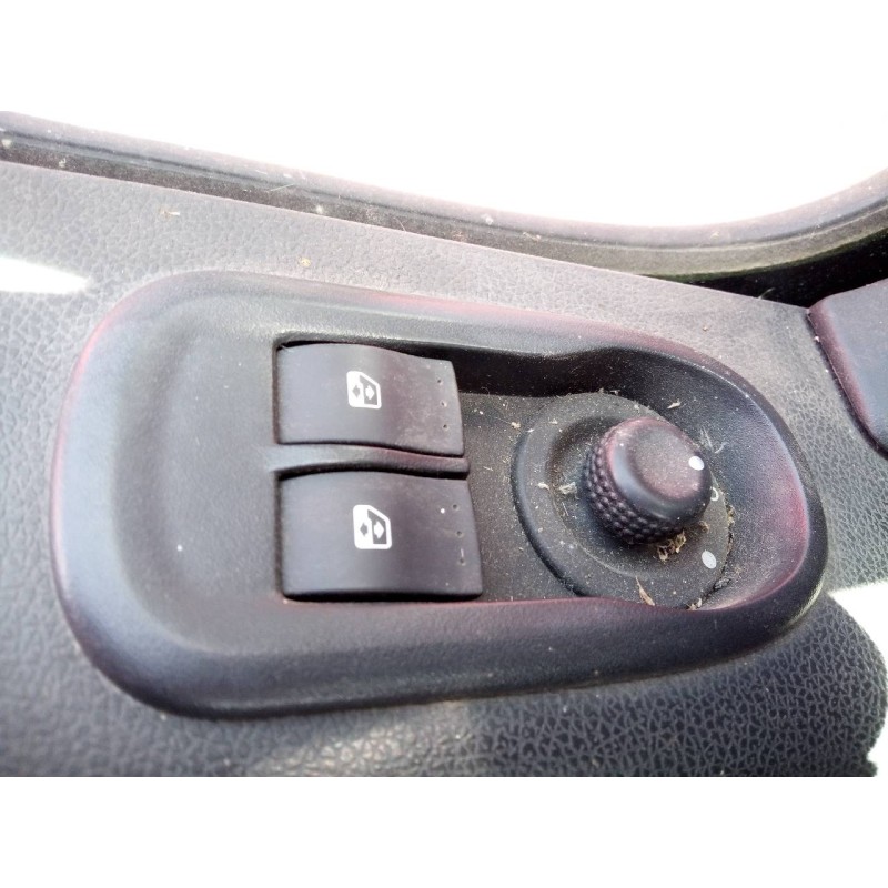 Recambio de mando elevalunas delantero izquierdo para renault master kasten l1h2 hka 3,3t referencia OEM IAM   