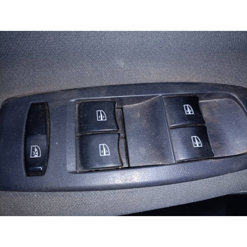 Recambio de mando elevalunas delantero izquierdo para renault koleos expression referencia OEM IAM   