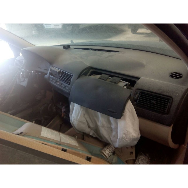 volkswagen golf iv berlina (1j1) del año 2001