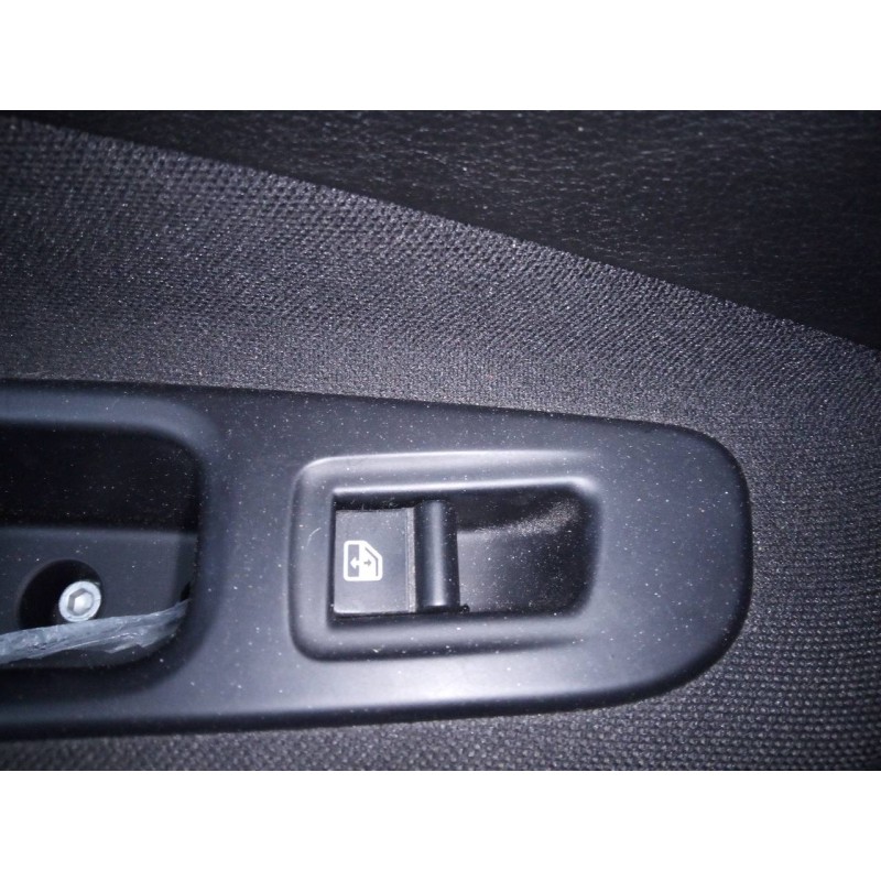 Recambio de mando elevalunas trasero izquierdo para jeep renegade longitude fwd referencia OEM IAM   