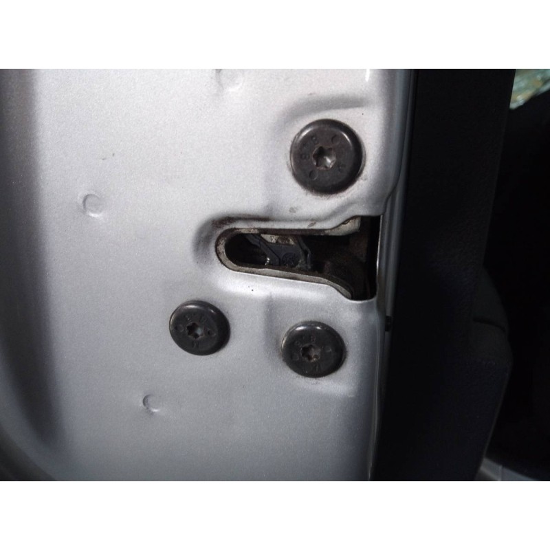 Recambio de cerradura puerta trasera izquierda para dacia sandero ambiance referencia OEM IAM   