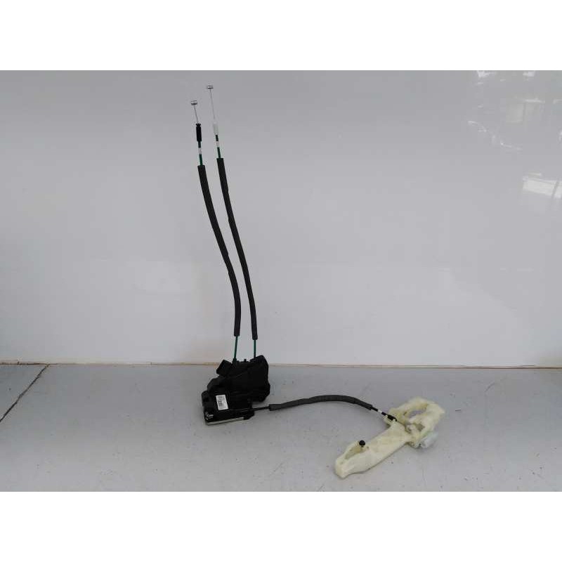 Recambio de cerradura puerta trasera izquierda para ssangyong tivoli premium 4x2 referencia OEM IAM 7131035001  