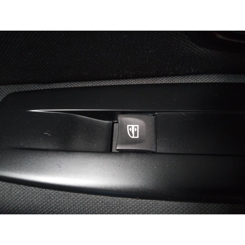 Recambio de mando elevalunas delantero derecho para renault megane iii berlina 5 p limited referencia OEM IAM   