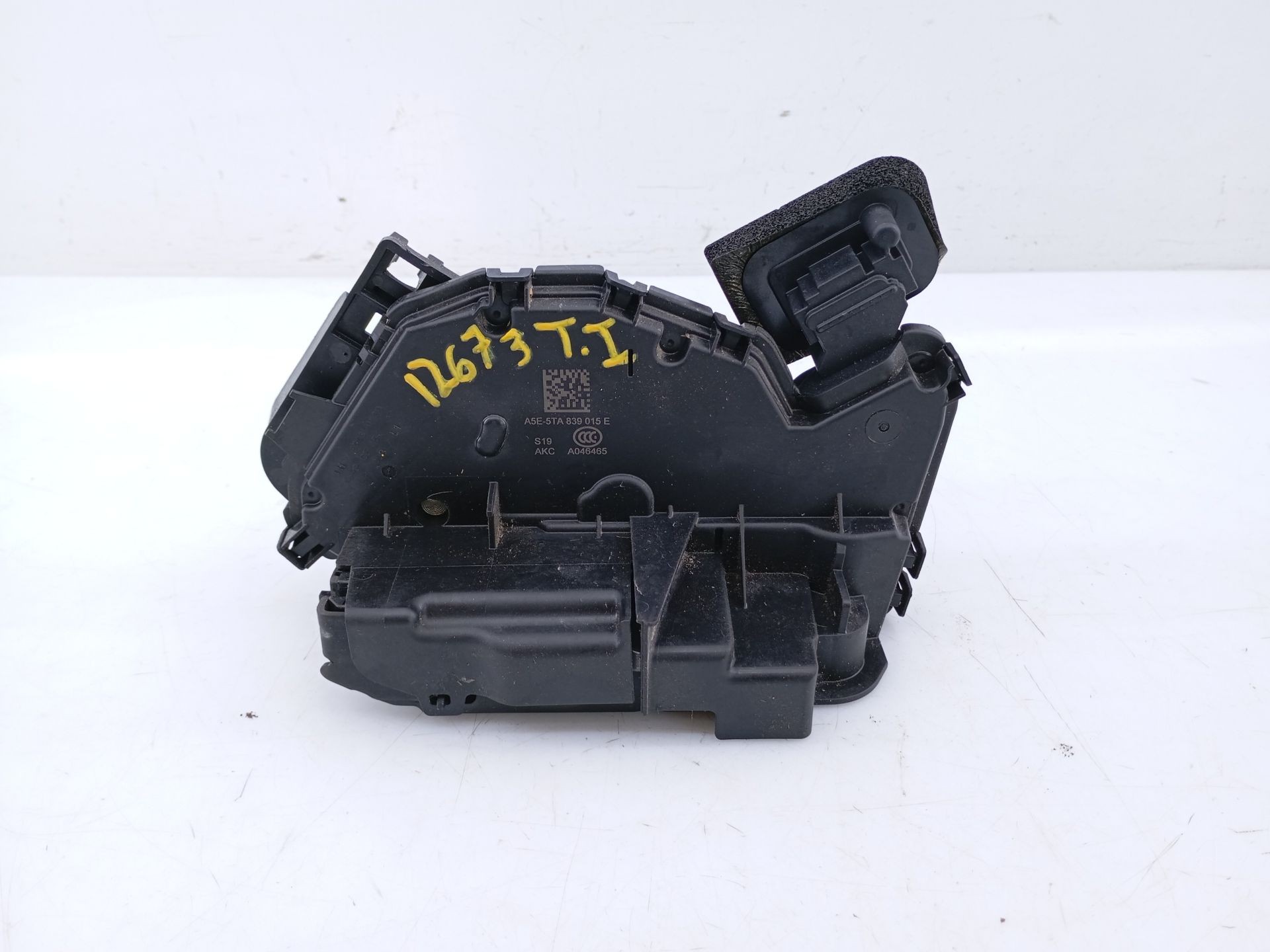 CERRADURA PUERTA TRASERA IZQUIERDA VOLKSWAGEN TOURAN (5T1) 5TA839015E / E1-B6-40-2 5TA839015EE1B6402