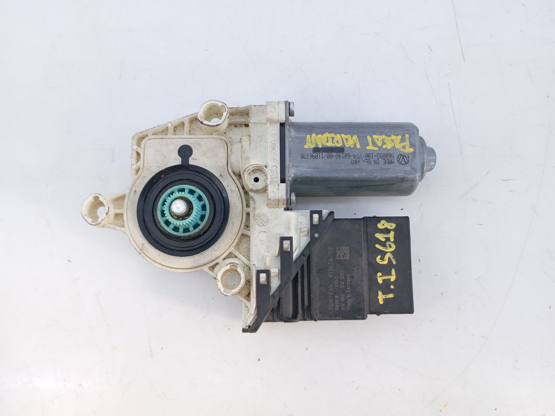 MOTOR ELEVALUNAS TRASERO IZQUIERDO VOLKSWAGEN PASSAT VARIANT (3C5) 981677112 / E1-B6-45-1 / 1K0959703P 981677112E1B64511K0959703P