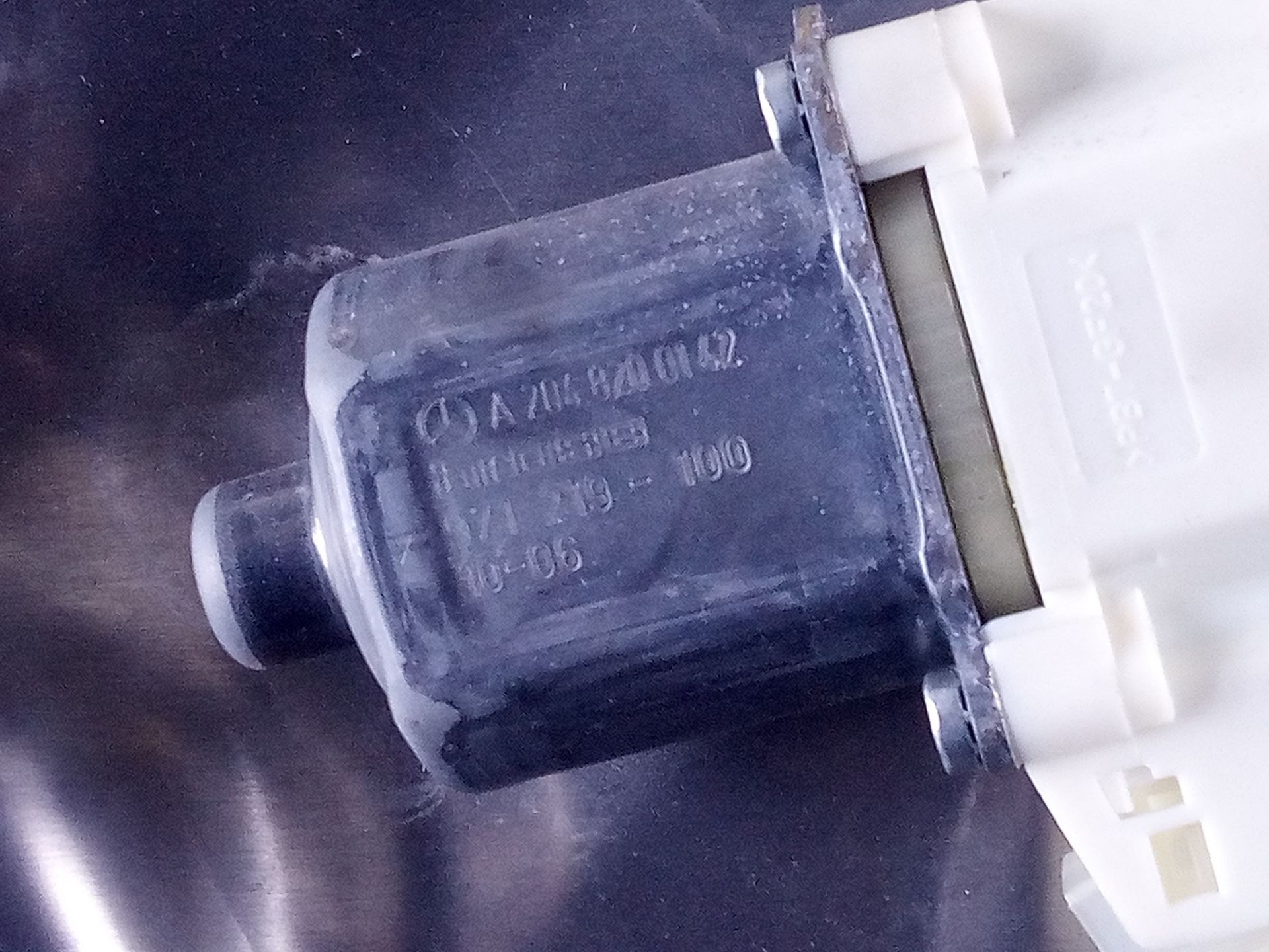 ELEVALUNAS DELANTERO IZQUIERDO MERCEDES-BENZ CLASE C (W204) LIM. A2048200142 / P2-B4-39 / 971219100 A2048200142P2B439971219100 - Vista 3