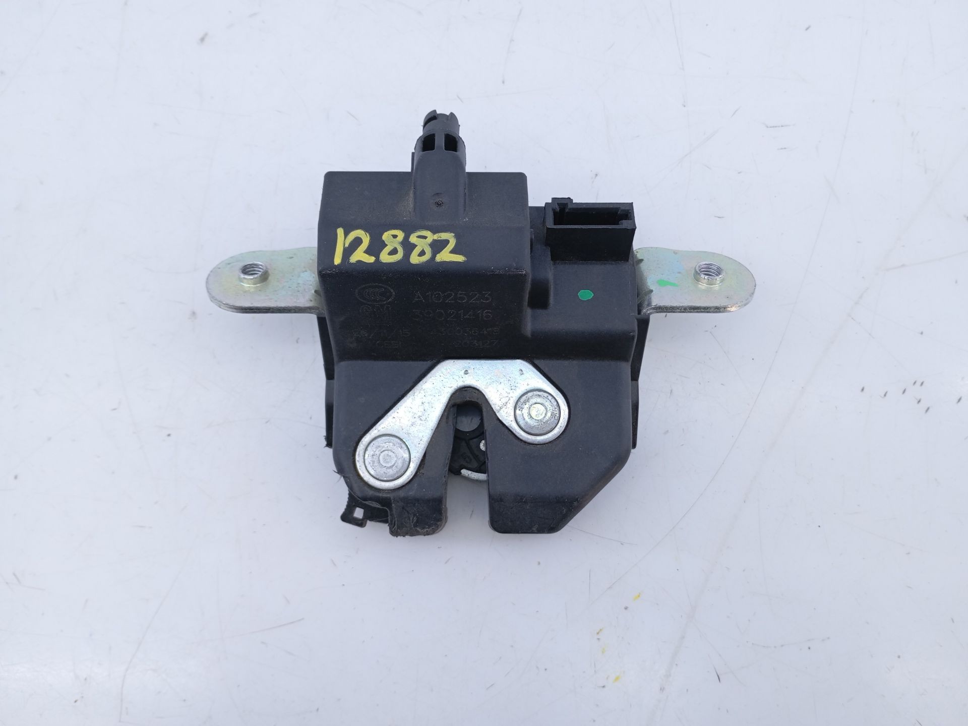 CERRADURA MALETERO / PORTON OPEL CORSA E A102523 / E2-B6-54-2 / 39021416 A102523E2B654239021416 - Vista 3