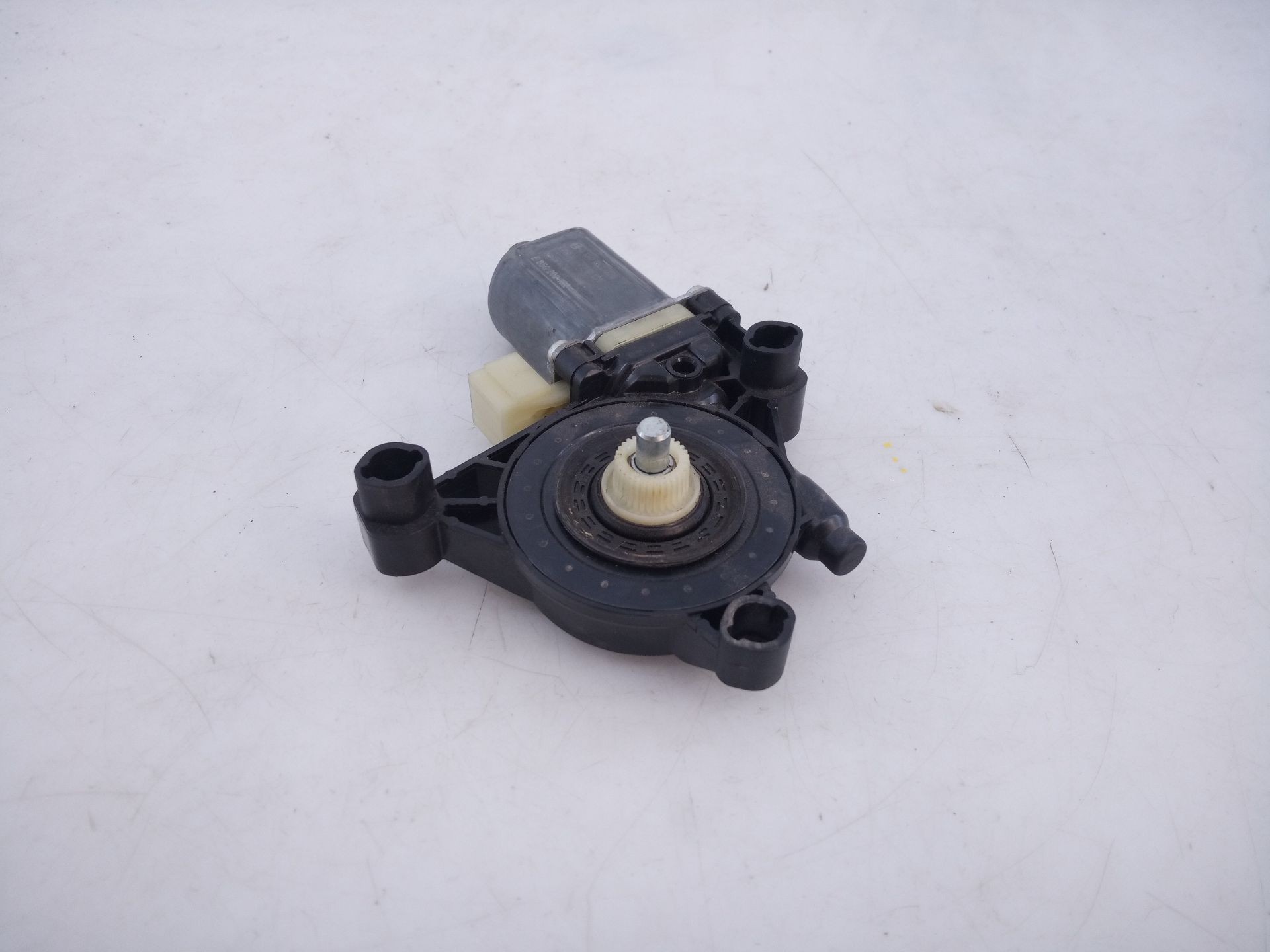 MOTOR ELEVALUNAS DELANTERO DERECHO VOLKSWAGEN GOLF VII LIM. E850202182 / E1-B6-56-2 / 0130822076 E850202182E1B65620130822076 - Vista 3