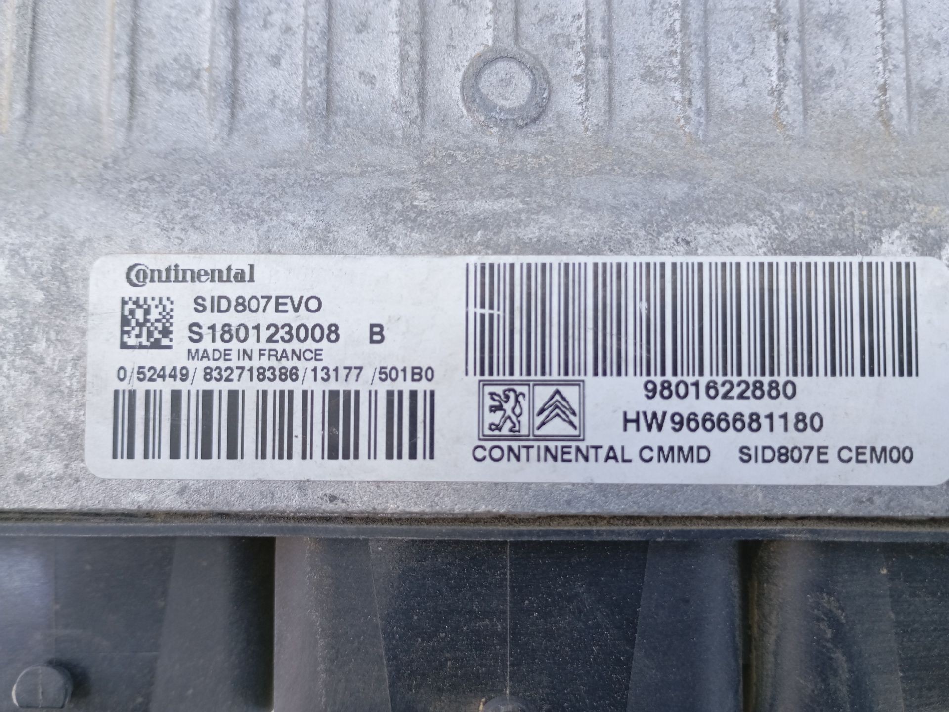 CENTRALITA MOTOR UCE PEUGEOT 2008 (--.2013->) 9801622880 / E3-B2-39-2 / S180123008 9801622880E3B2392S180123008 - Vista 3
