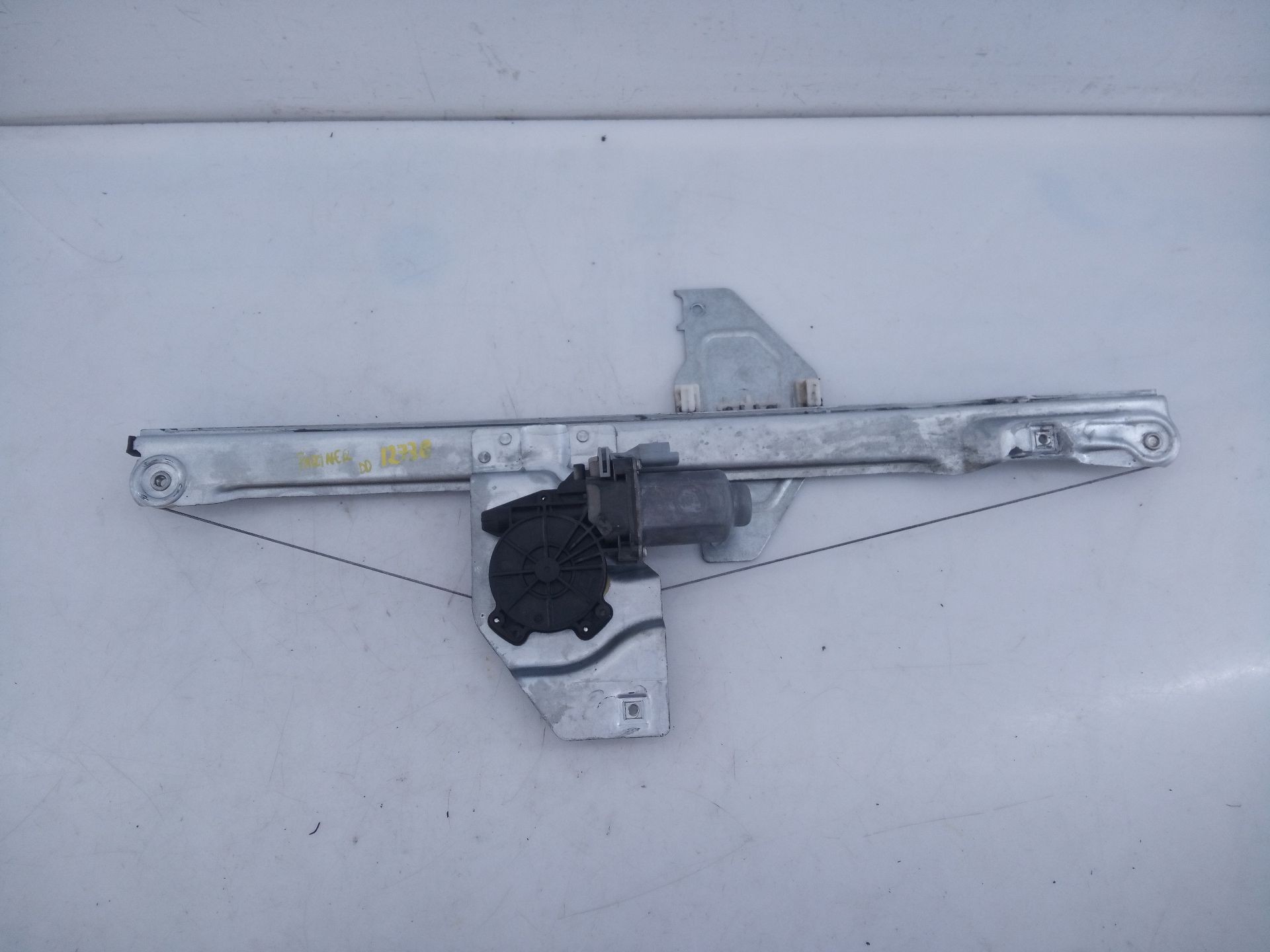 ELEVALUNAS DELANTERO DERECHO PEUGEOT PARTNER Furgoneta/monovolumen 402104B / E1-A4-52-1 402104BE1A4521