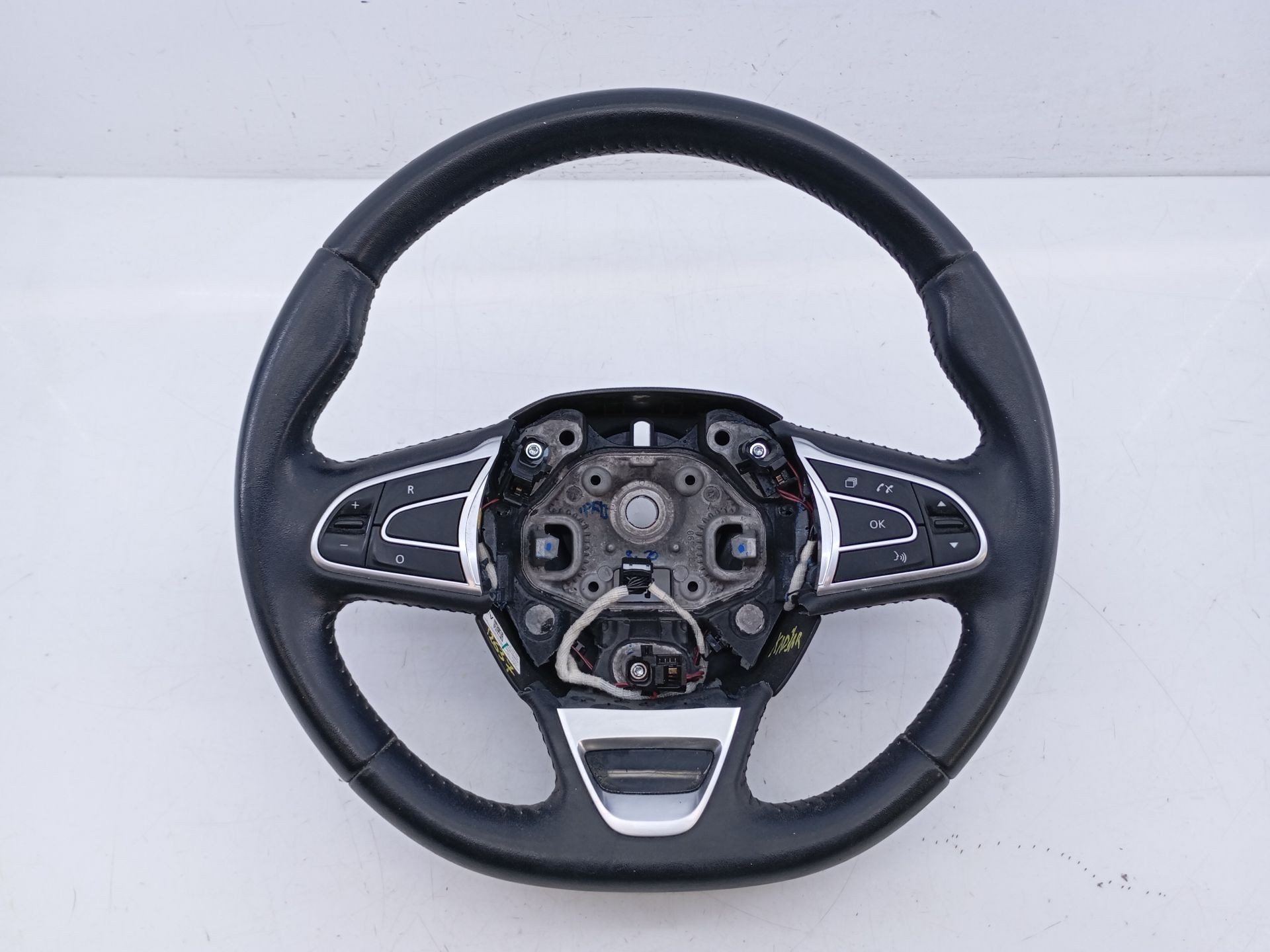 VOLANTE RENAULT KADJAR 484005825R / E1-A1-42-1 484005825RE1A1421