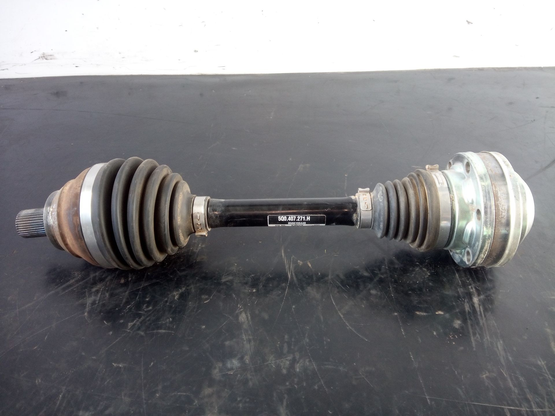 TRANSMISION DELANTERA IZQUIERDA AUDI Q2 5Q0407271H / P1-B6-43 / 0500155440 5Q0407271HP1B6430500155440