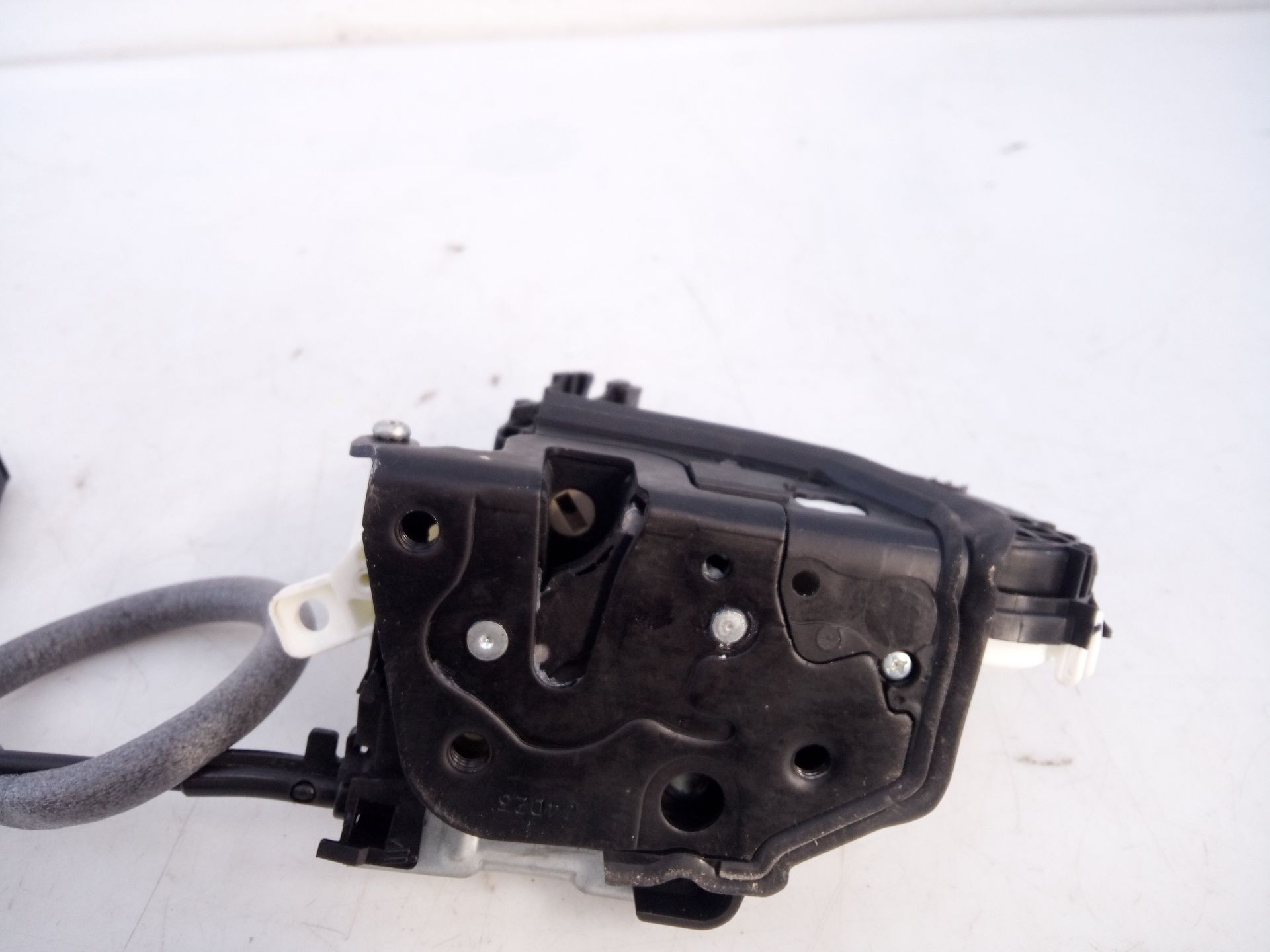 CERRADURA PUERTA TRASERA DERECHA VOLKSWAGEN TOUAREG 4G0839016J / E1-B6-40-1 4G0839016JE1B6401 - Vista 3