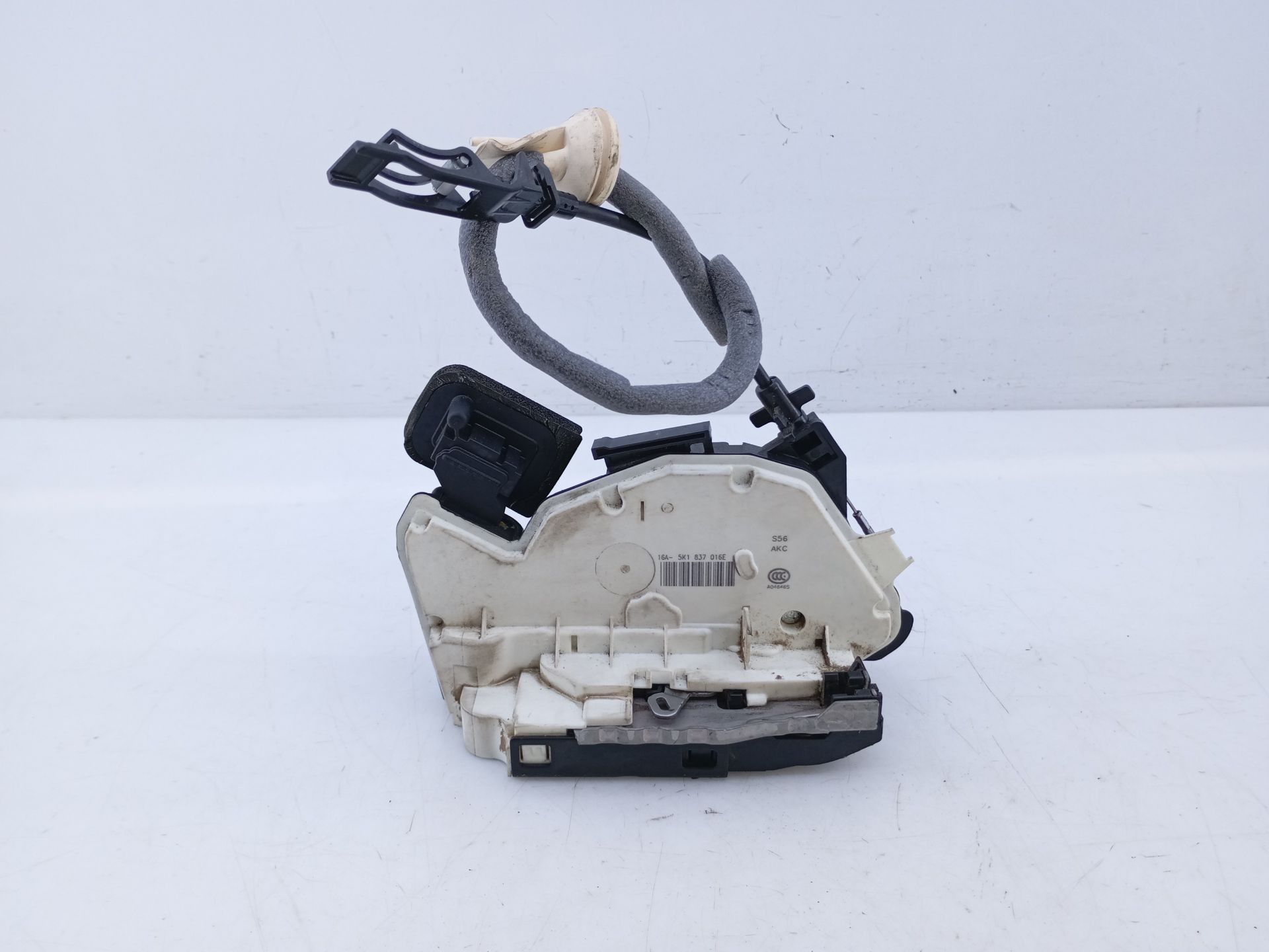 CERRADURA PUERTA DELANTERA DERECHA VOLKSWAGEN GOLF VII (5G1, BQ1, BE1, BE2) 5K1837016E / E1-A5-40-2 5K1837016EE1A5402