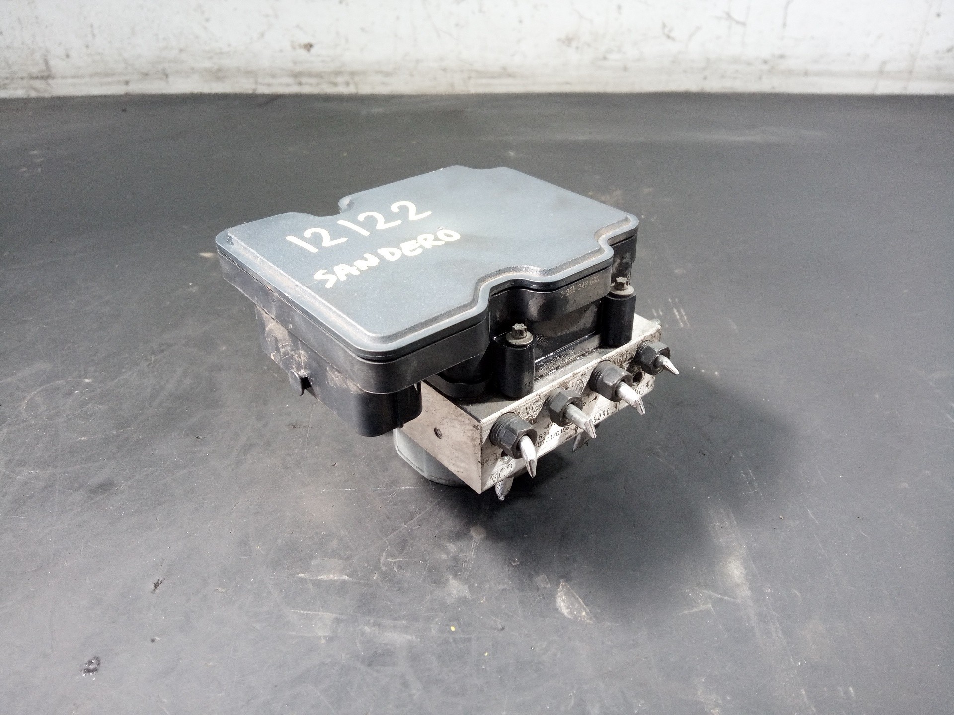 ABS DACIA SANDERO 476605492R / P3-B8-22-1 / 2265106516 476605492RP3B82212265106516