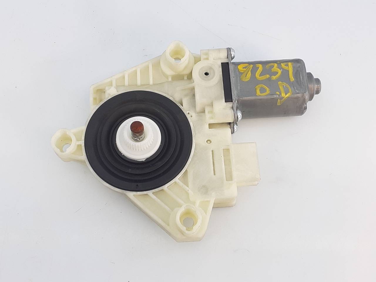 MOTOR ELEVALUNAS DELANTERO DERECHO MERCEDES-BENZ CLASE C (W205) FAMILIAR A2059060113 / E1-A2-4-1 / A66092111 A2059060113E1A241A66092111