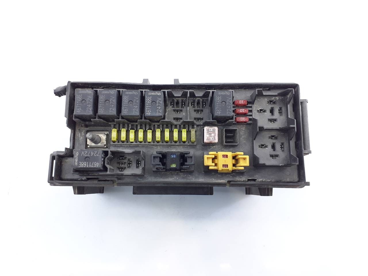 CAJA RELES / FUSIBLES HYUNDAI SANTA FE (BM) 04692073AB / E2-B5-8-1 04692073ABE2B581