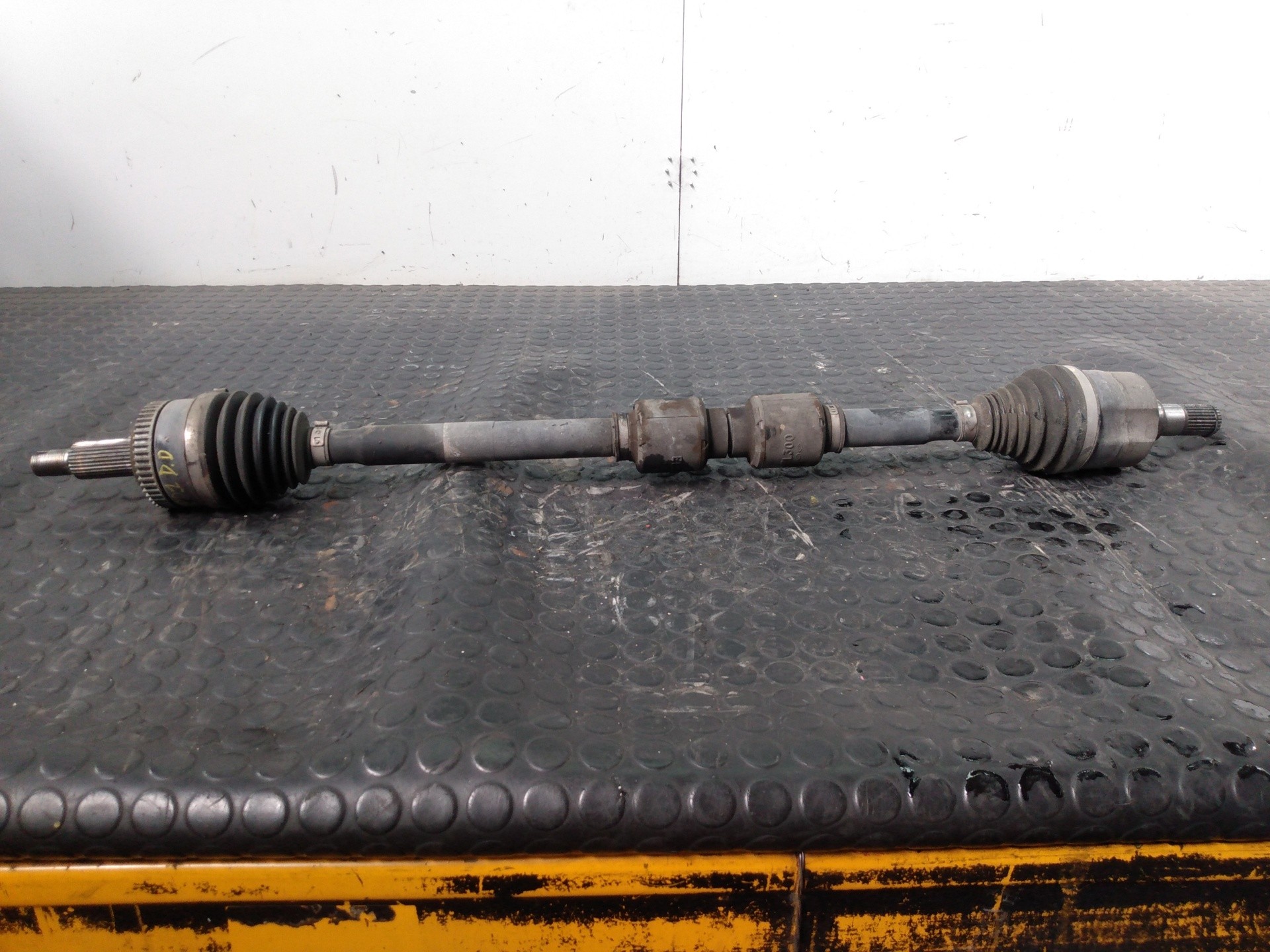 TRANSMISION DELANTERA DERECHA HYUNDAI IX35 Y930R / P1-A6-33 Y930RP1A633