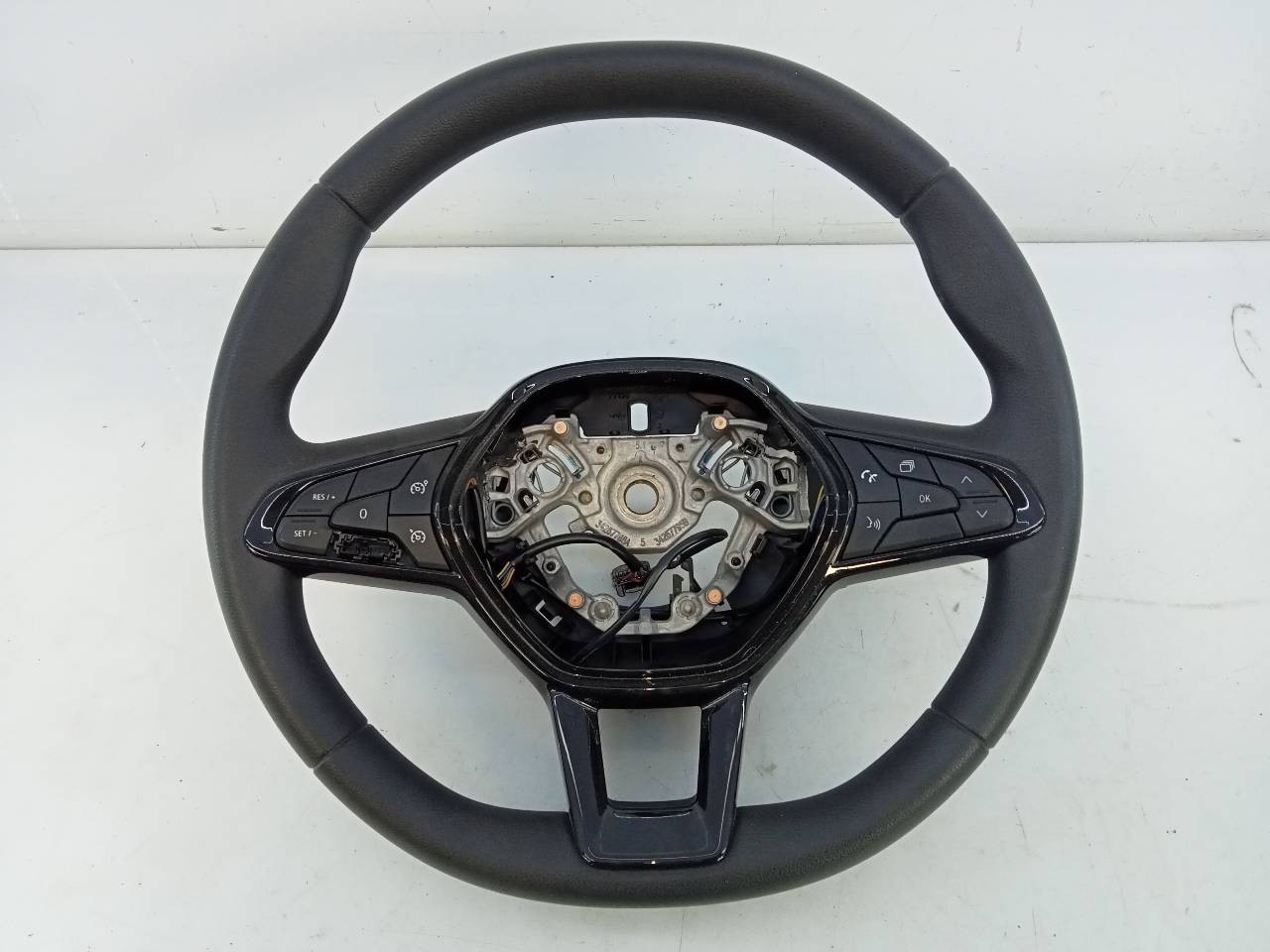 VOLANTE RENAULT ZOE 484004585R / E1-A1-47-2 484004585RE1A1472