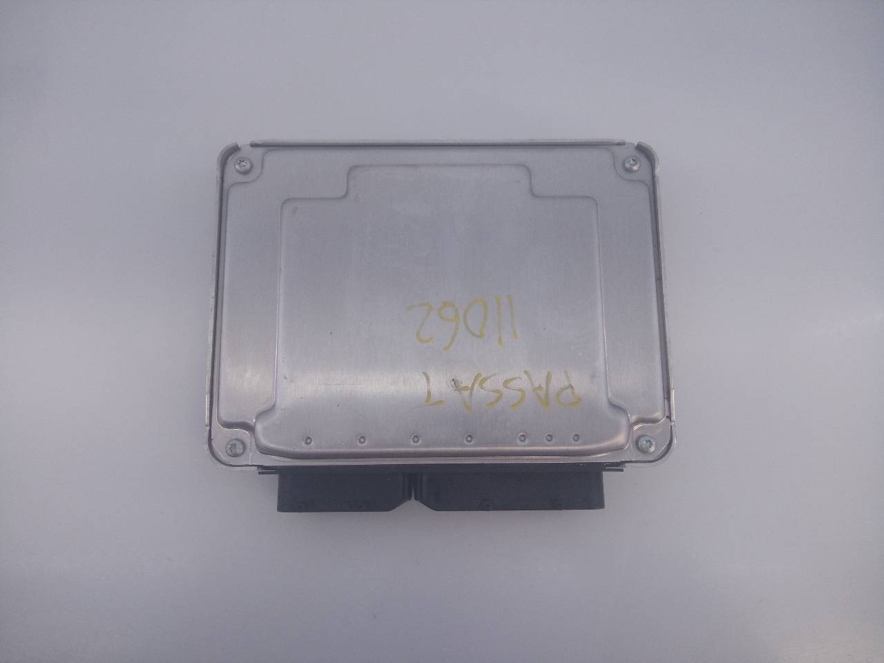 CENTRALITA MOTOR UCE VOLKSWAGEN PASSAT BERLINA (3B3) 038906019KE / E2-A1-14-7 / 0281011201 038906019KEE2A11470281011201 - Vista 3